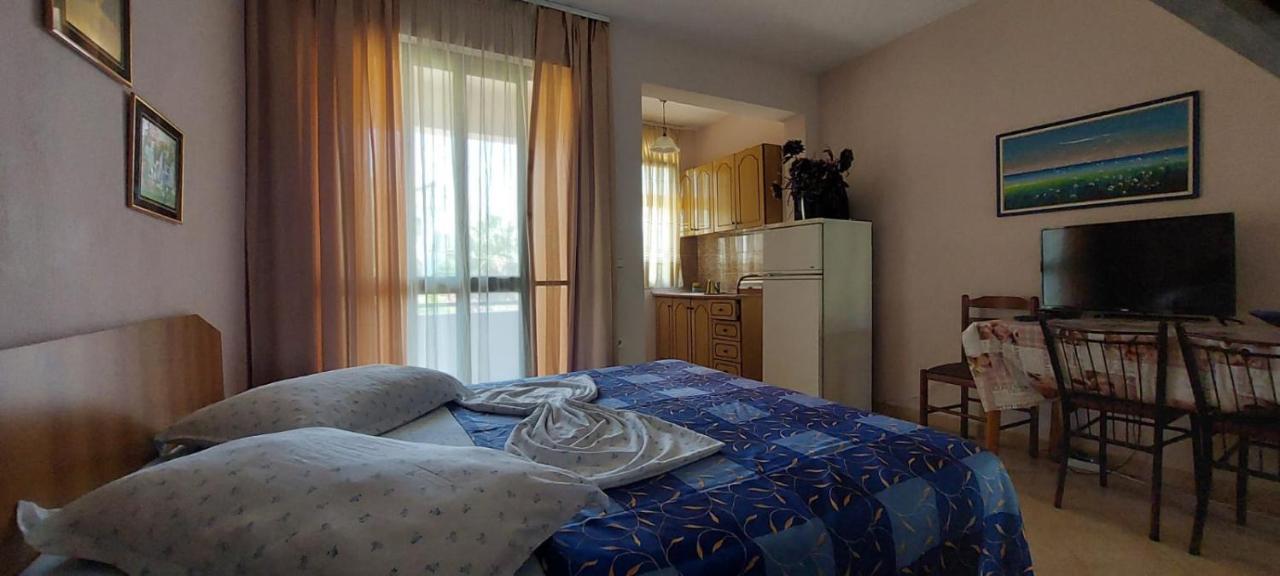 Villa Madani Дуррес Экстерьер фото